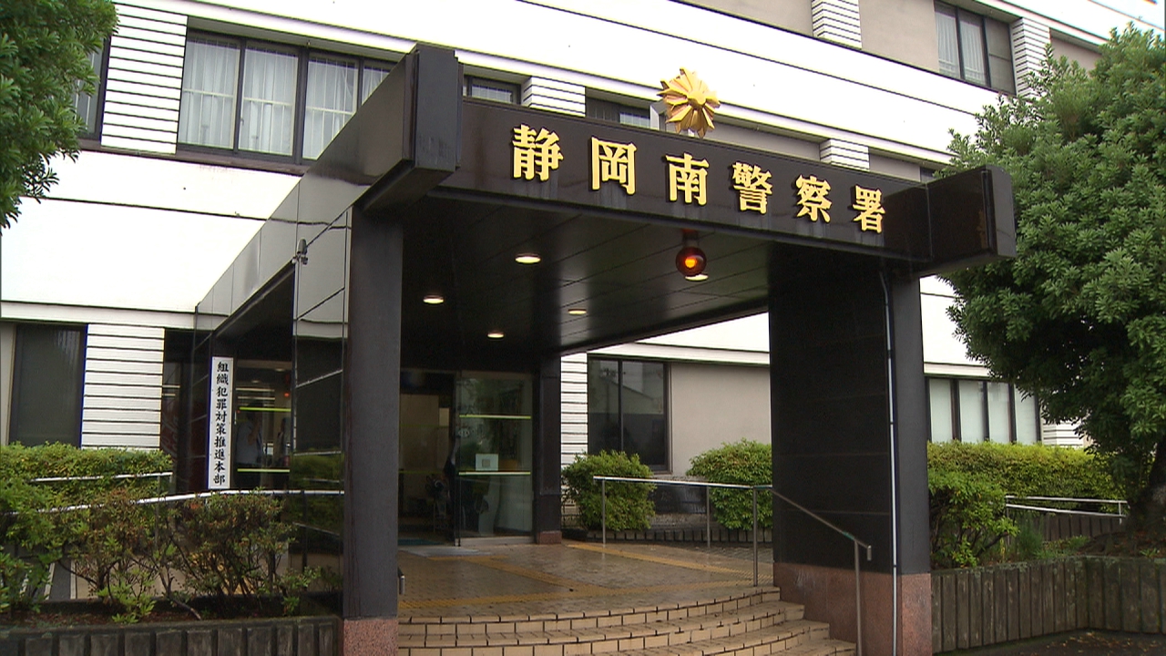 行列のできるトイレ盗撮 