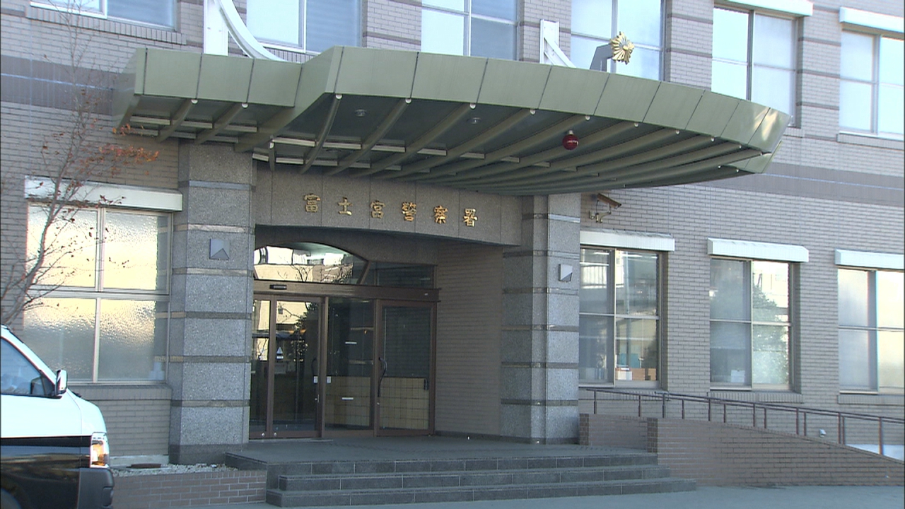 トイレ盗撮　市役所 複数の女子生徒がトイレを利用する姿が映像に…高校に侵入し小型カメラを設置 43歳男を再逮捕 隙間から個室内が見えるよう角度を調整 | ニュース |  テレビ静岡
