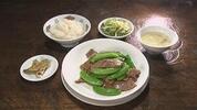 写真：牛肉とスナップエンドウの炒め定食